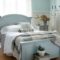 łóżko polmalowane farbami akrylowymi
